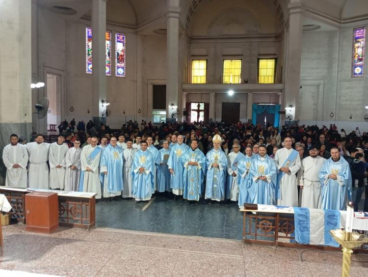 Santo Tomé: más de 700 fieles en la III peregrinación a la basílica de Itatí Santo Tomé: más de 700 fieles en la III peregrinación a la basílica de Itatí