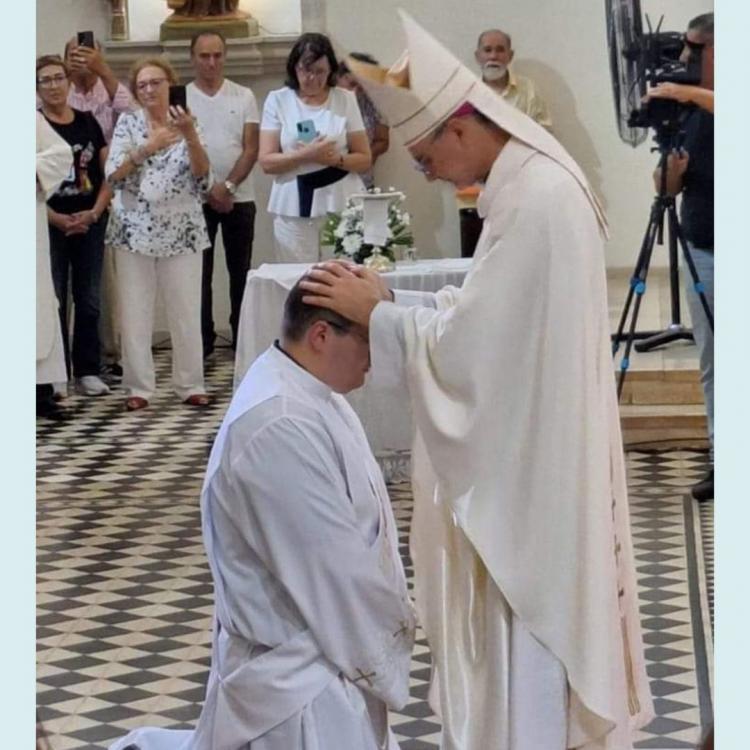Santo Tomé: Mons. Montini ordenó un nuevo sacerdote para la diócesis Santo Tomé: Mons. Montini ordenó un nuevo sacerdote para la diócesis