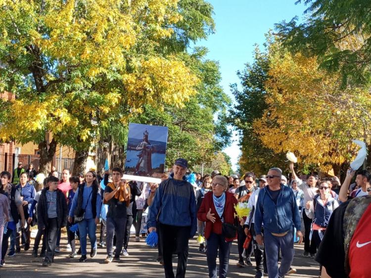 Santo Tomé vivió su primera peregrinación diocesana a La Cruz Santo Tomé vivió su primera peregrinación diocesana a La Cruz
