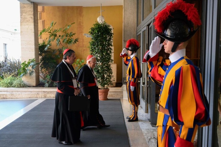 Los cardenales celebran dos congregaciones generales de cara al cónclave