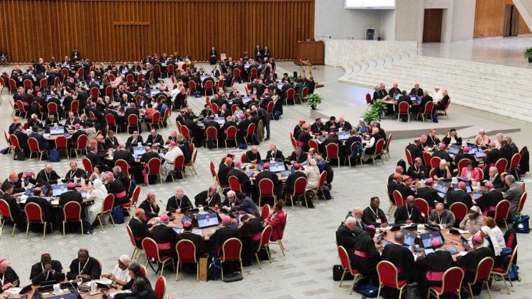 Sínodo 2024: informe del grupo de trabajo sobre la mujer y la poligamia Sínodo 2024: informe del grupo de trabajo sobre la mujer y la poligamia