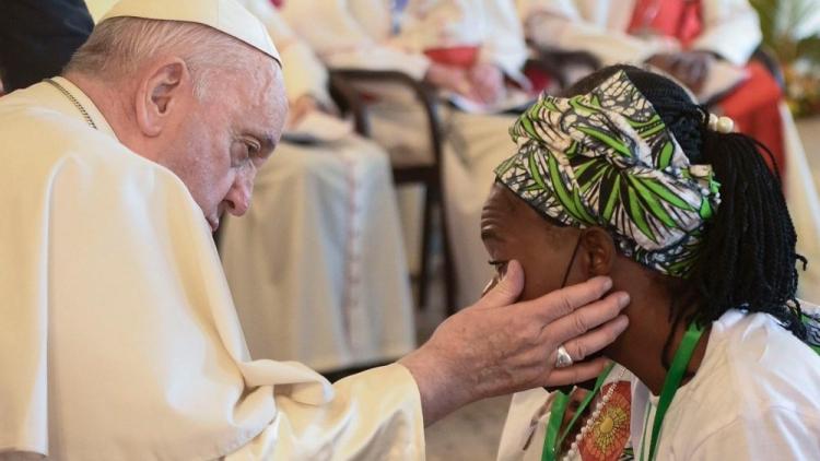 "Sólo el perdón abre la puerta del mañana", dijo el Papa a víctimas de la violencia "Sólo el perdón abre la puerta del mañana", dijo el Papa a víctimas de la violencia