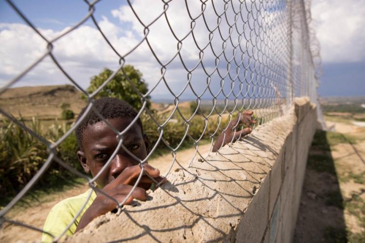 Teólogos dominicanos se oponen al muro para frenar migrantes de Haiti Teólogos dominicanos se oponen al muro para frenar migrantes de Haiti