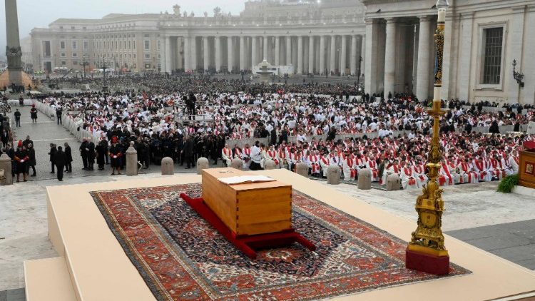 Andrea Tornielli: "Benedicto XVI murió emérito y fue enterrado como pontífice" Andrea Tornielli: "Benedicto XVI murió emérito y fue enterrado como pontífice"