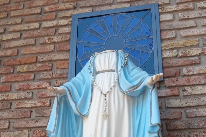 Tristeza y enojo por el ataque a una imagen de la Virgen en Santa Fe Tristeza y enojo por el ataque a una imagen de la Virgen en Santa Fe