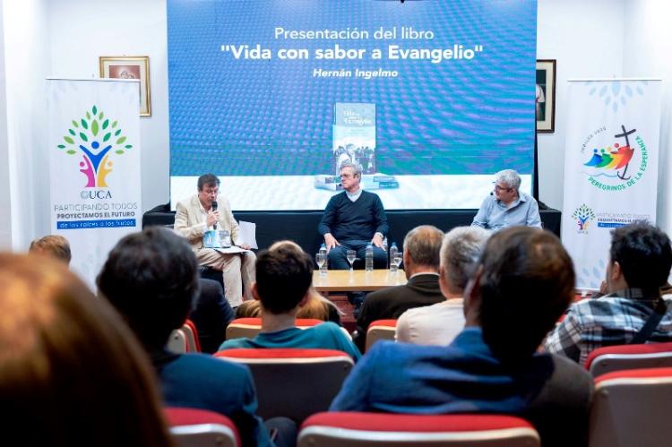 UCA: el autor y Mons. García Cuerva presentaron 'Vida con sabor a Evangelio'