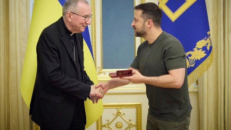 Ucrania: el card. Parolin se reunió con Zelensky en Kiev Ucrania: el card. Parolin se reunió con Zelensky en Kiev
