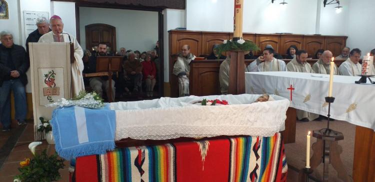 Último adiós al padre Menapace, el 'monje gaucho' regalo del Espíritu Último adiós al padre Menapace, el 'monje gaucho' regalo del Espíritu