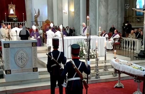 Último adiós al cardenal Estanislao Karlic en la catedral de Paraná