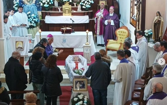 Último adiós de la comunidad mendocina a Mons. Rafael Rey Último adiós de la comunidad mendocina a Mons. Rafael Rey