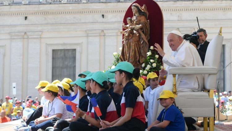 Un consejo del 'abuelo del mundo' a los niños: 'Debemos tener la humildad de pedir perdón' Un consejo del 'abuelo del mundo' a los niños: 'Debemos tener la humildad de pedir perdón'