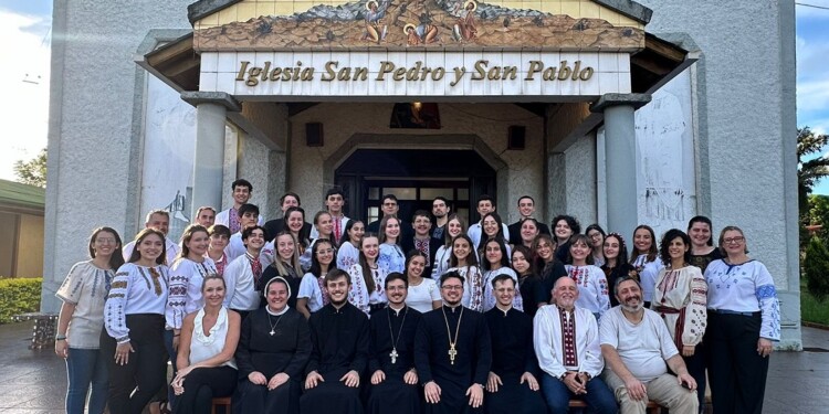Un grupo de jóvenes recibió una introducción a la teología y la cultura ucranianas Un grupo de jóvenes recibió una introducción a la teología y la cultura ucranianas