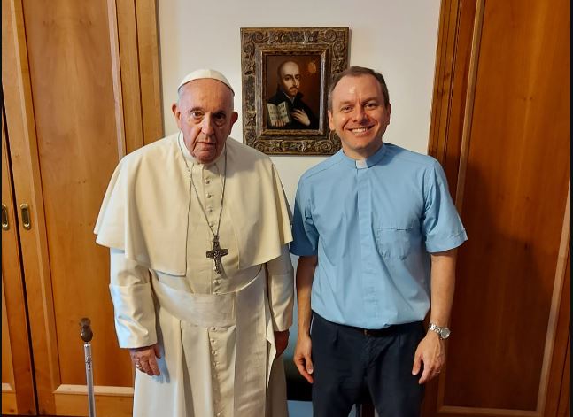 Un sacerdote de Buenos Aires, nuevo secretario personal del Papa Un sacerdote de Buenos Aires, nuevo secretario personal del Papa