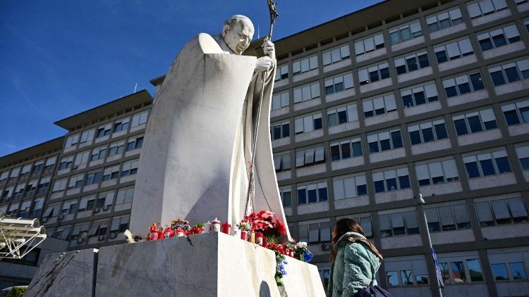 Una ola de cariño y oración por el Papa Francisco Una ola de cariño y oración por el Papa Francisco