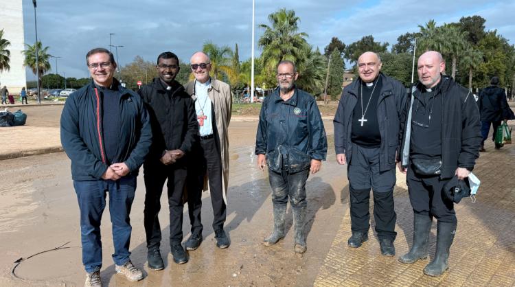 Valencia: El Card. Czerny visitó las zonas afectadas por la DANA Valencia: El Card. Czerny visitó las zonas afectadas por la DANA