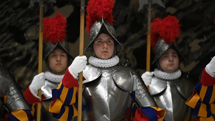 Vaticano: 27 nuevos guardias suizos prestarán el tradicional juramento