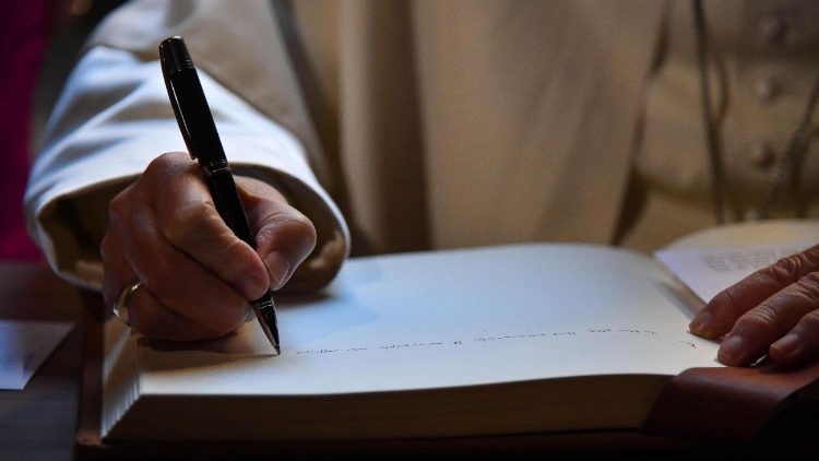 Vaticano: dos sacerdotes asesinados por odio a la fe en Albania serán beatos Vaticano: dos sacerdotes asesinados por odio a la fe en Albania serán beatos