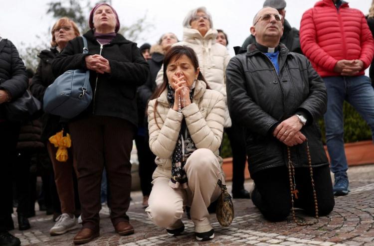 El Papa agradece las oraciones y pide rezar por el fin de las guerras El Papa agradece las oraciones y pide rezar por el fin de las guerras