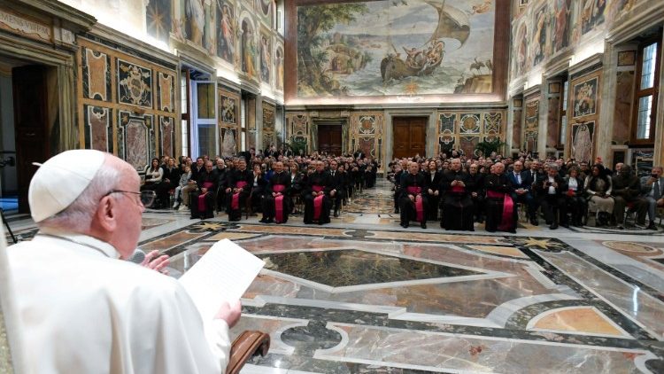 Francisco: 'Los canonistas deben amar la justicia, la caridad y la verdad' Francisco: 'Los canonistas deben amar la justicia, la caridad y la verdad'