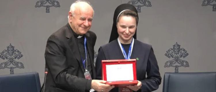 Vaticano: premian a una religiosa por su acompañamiento en el luto prenatal y perinatal Vaticano: premian a una religiosa por su acompañamiento en el luto prenatal y perinatal