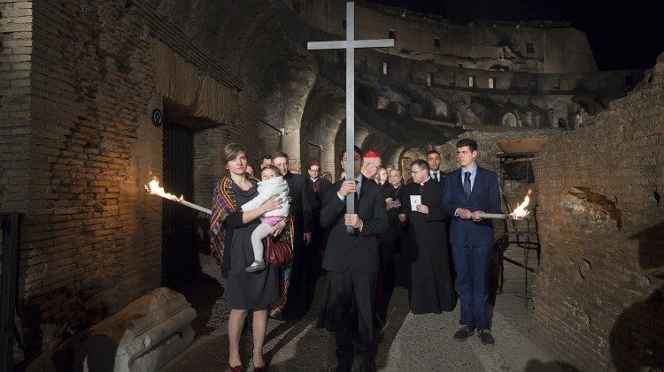 Viacrucis en el Coliseo: Una familia ucraniana y una rusa caminarán juntas por la paz Viacrucis en el Coliseo: Una familia ucraniana y una rusa caminarán juntas por la paz