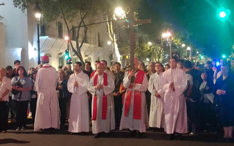 Viernes Santo: una multitud acompañó el Viacrucis de la Ciudad Viernes Santo: una multitud acompañó el Viacrucis de la Ciudad