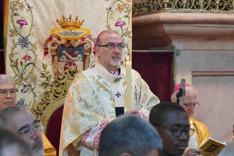 Vigilia pascual en Jerusalén: 'Levantemos la mirada para ver al Resucitado' Vigilia pascual en Jerusalén: 'Levantemos la mirada para ver al Resucitado'