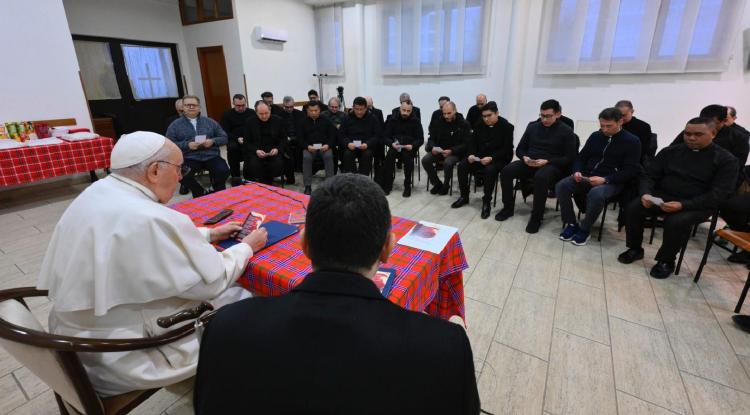 Visita del Papa a una parroquia romana para conversar con sacerdotes Visita del Papa a una parroquia romana para conversar con sacerdotes